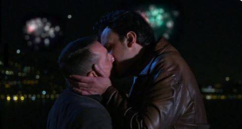 "In prima serata...". Bufera sul bacio gay in Un posto al sole